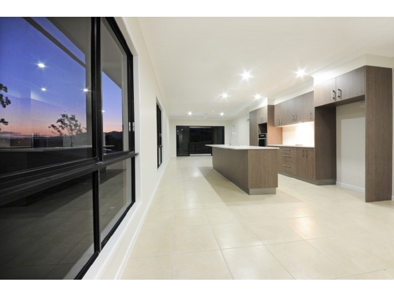 16 Johnswood Close, Cannonvale QLD 4802