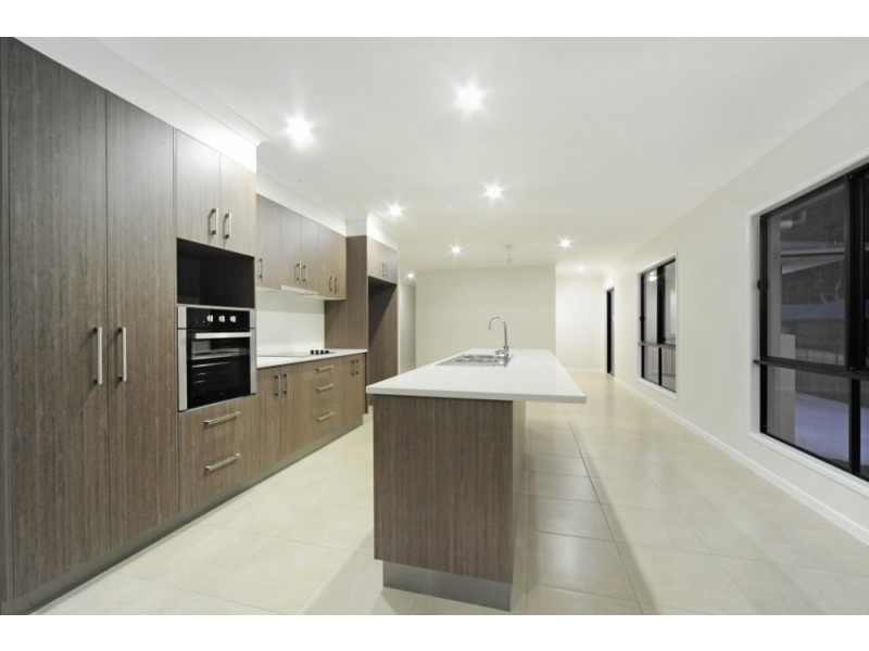 16 Johnswood Close, Cannonvale QLD 4802
