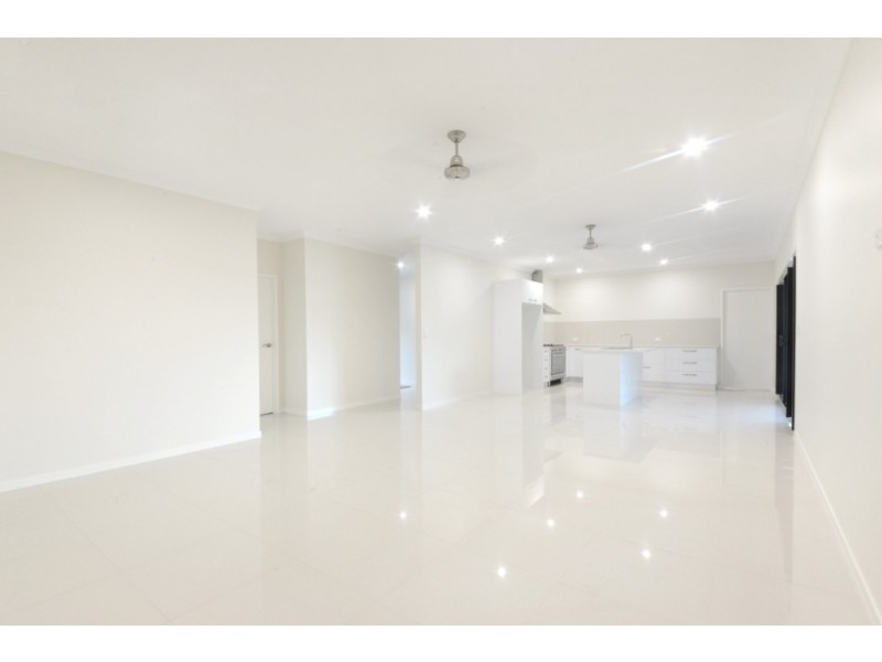 11 Scarlet Gum Crescent, Cannonvale QLD 4802