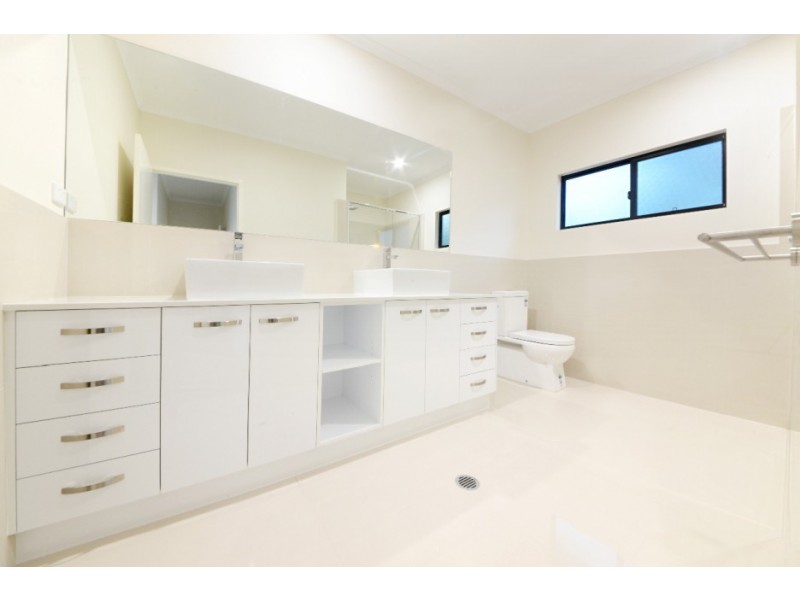 11 Scarlet Gum Crescent, Cannonvale QLD 4802