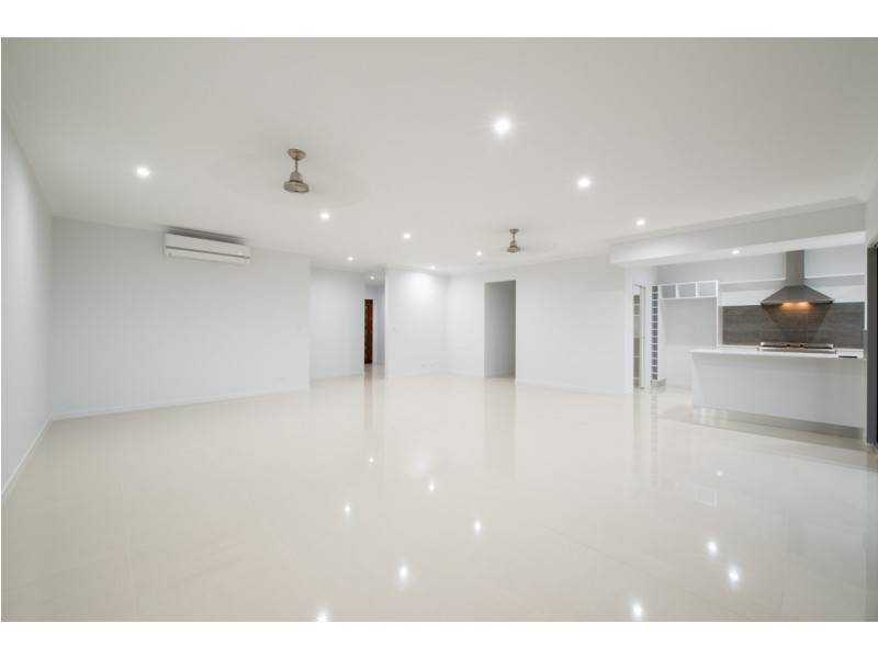 9 Scarlet Gum Crescent, Cannonvale QLD 4802