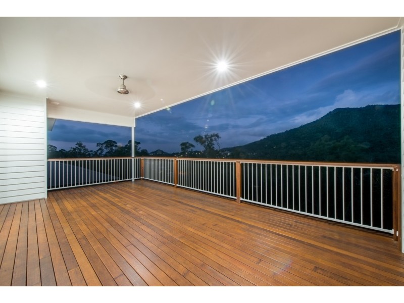 9 Scarlet Gum Crescent, Cannonvale QLD 4802