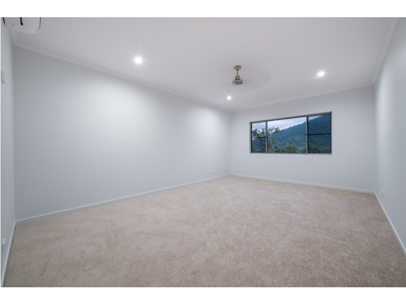 9 Scarlet Gum Crescent, Cannonvale QLD 4802