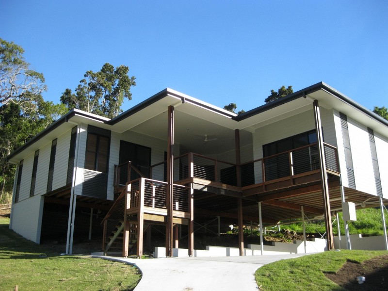 1 Armada Crescent, Cannonvale QLD 4802