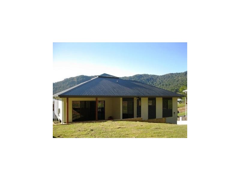 1 Armada Crescent, Cannonvale QLD 4802