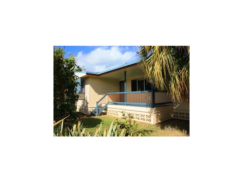 8 Schnapper Street, Cannonvale QLD 4802