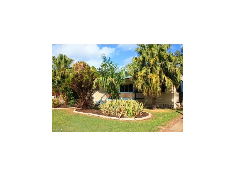 8 Schnapper Street, Cannonvale QLD 4802