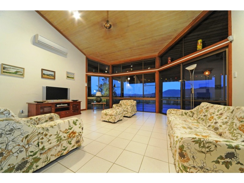 237 Paluma Rd, Cannonvale QLD 4802