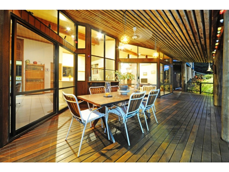 237 Paluma Rd, Cannonvale QLD 4802