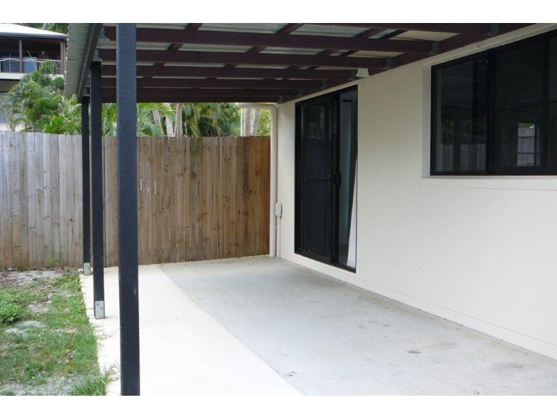 1/82 Country Road, Cannonvale QLD 4802