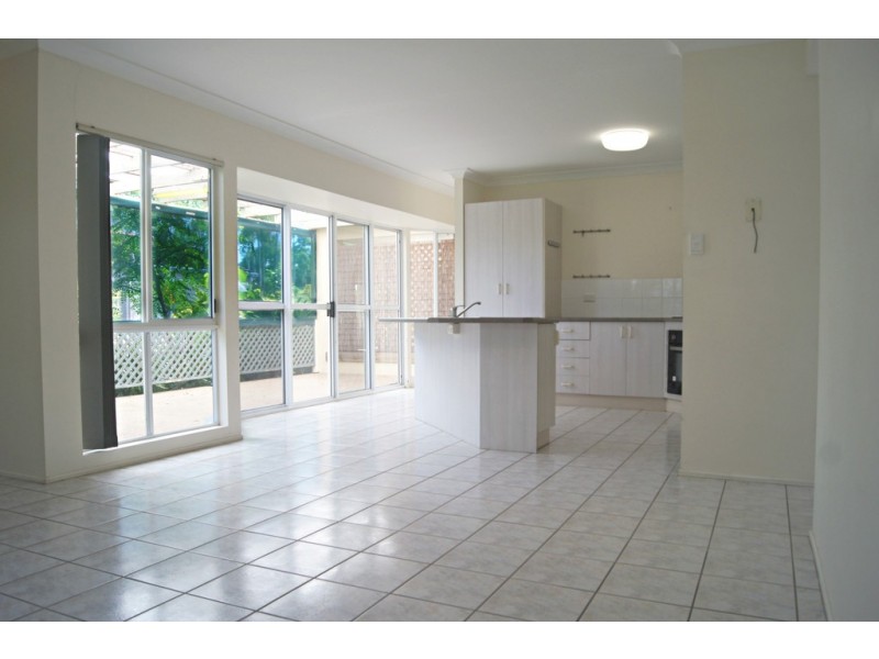 16 Valley Drive, Cannonvale QLD 4802