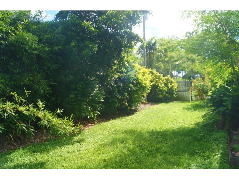 16 Valley Drive, Cannonvale QLD 4802