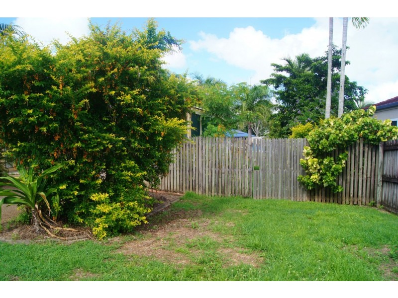 16 Valley Drive, Cannonvale QLD 4802