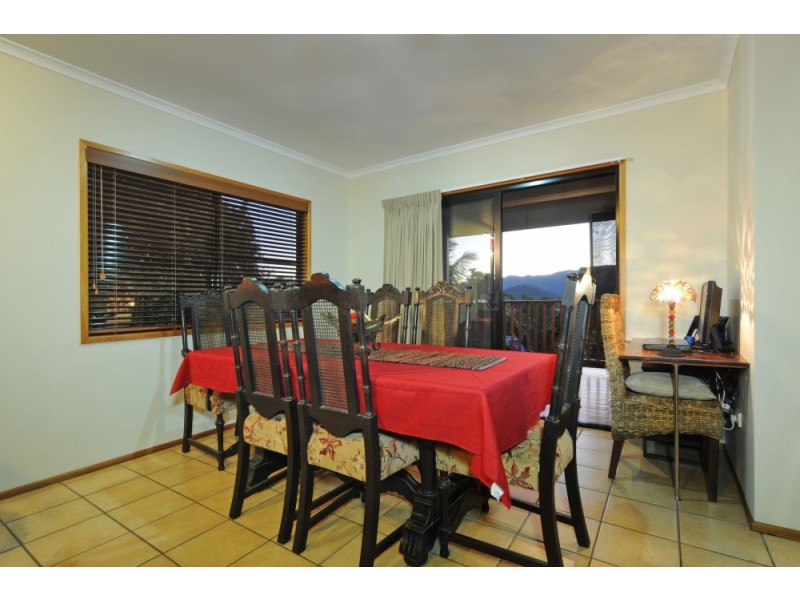 52 Country Road, Cannonvale QLD 4802