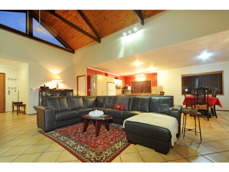 52 Country Road, Cannonvale QLD 4802