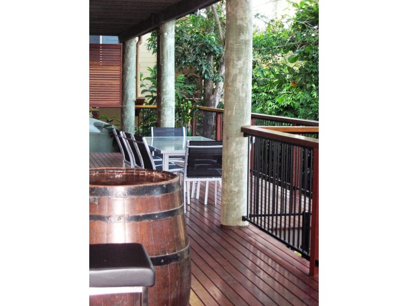 11 Barnes Pl, Cannonvale QLD 4802