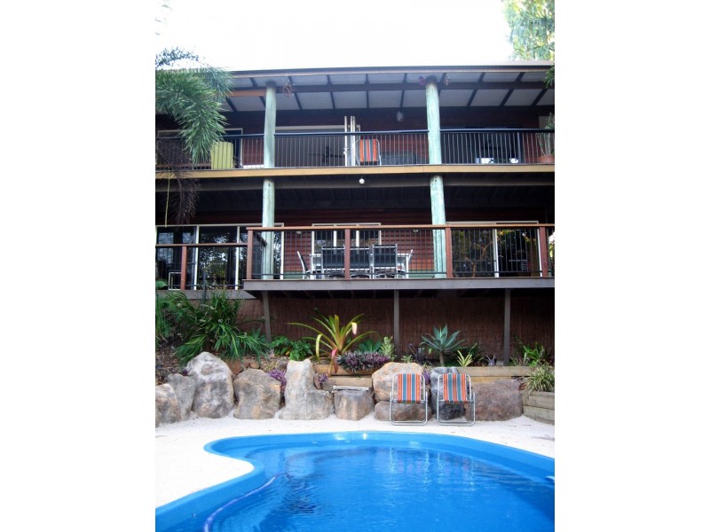 11 Barnes Pl, Cannonvale QLD 4802