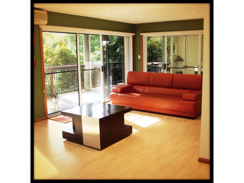 11 Barnes Pl, Cannonvale QLD 4802