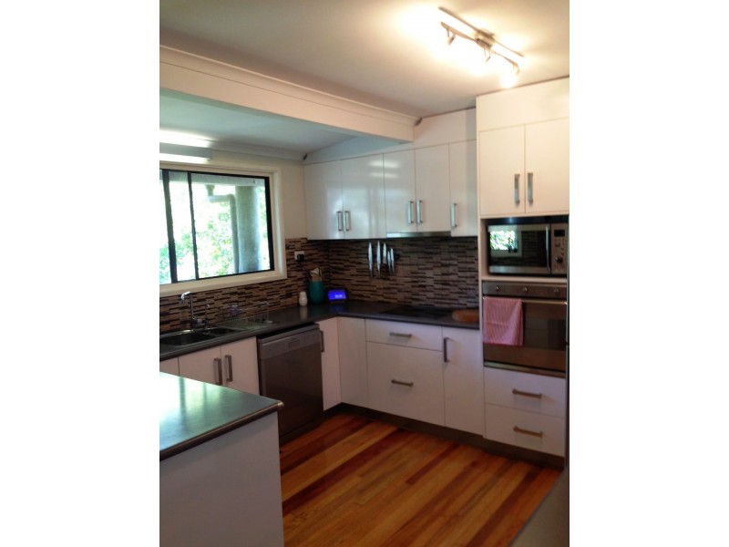 11 Barnes Pl, Cannonvale QLD 4802