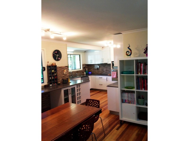 11 Barnes Pl, Cannonvale QLD 4802