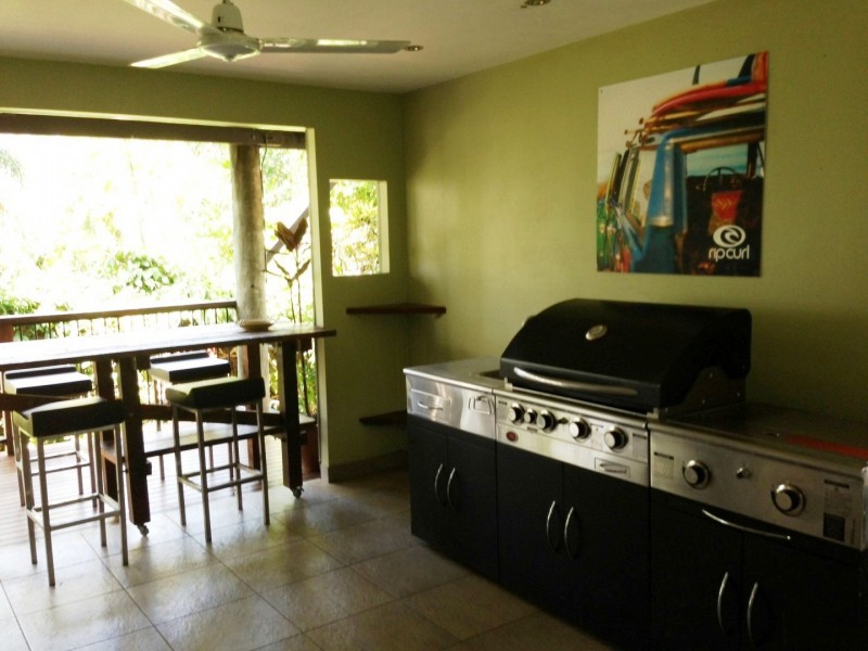 11 Barnes Pl, Cannonvale QLD 4802