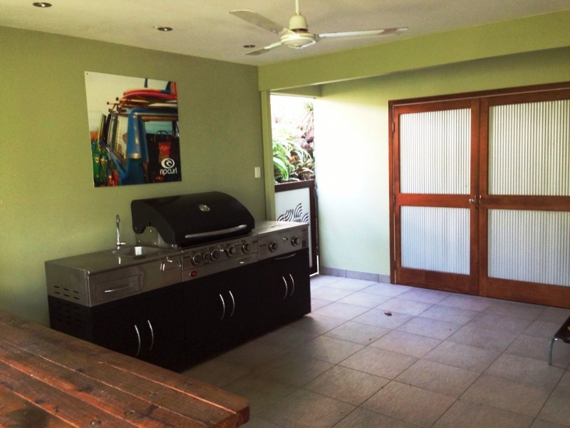 11 Barnes Pl, Cannonvale QLD 4802