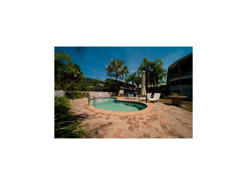 9b/10 Island Drive, Cannonvale QLD 4802