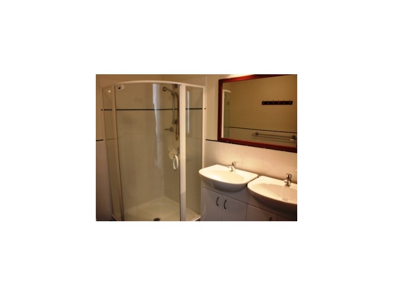 3/36 Coral Esplanade, Cannonvale QLD 4802