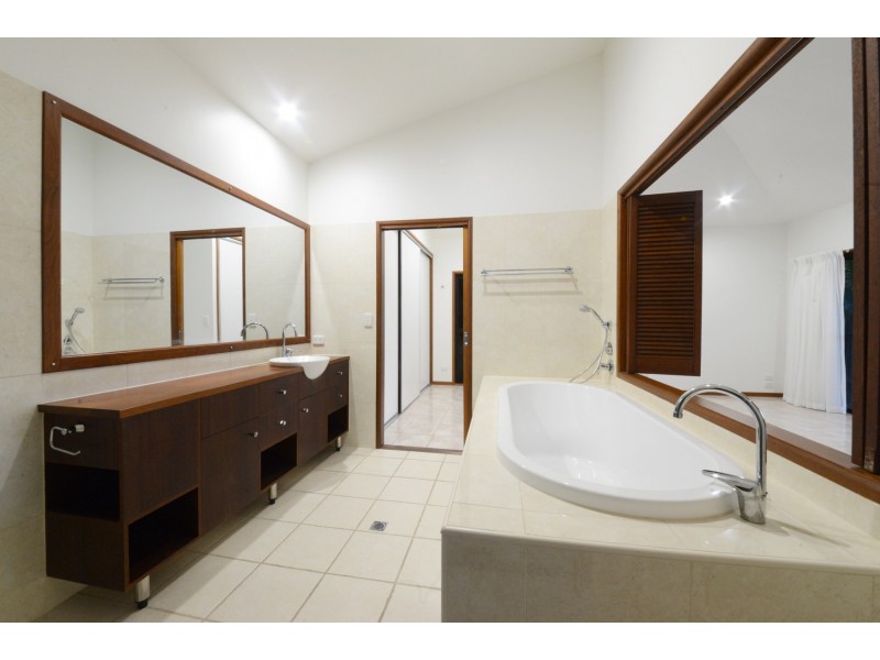 38 Parkwood Terrace, Cannonvale QLD 4802