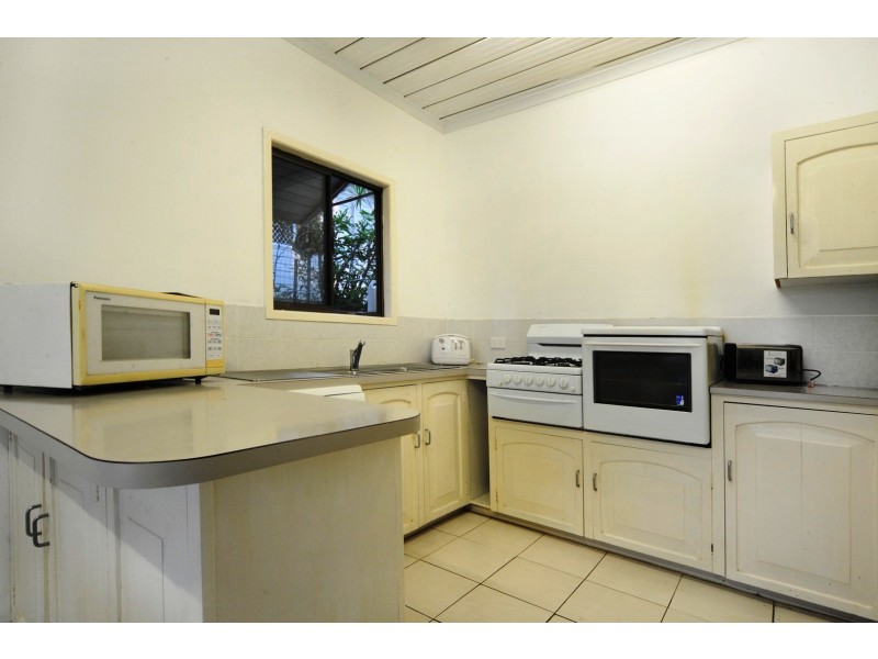 4 Balaka St, Cannonvale QLD 4802