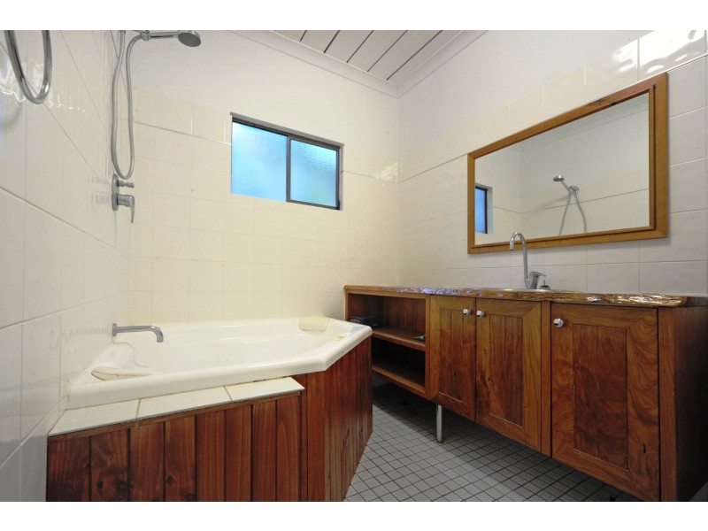 4 Balaka St, Cannonvale QLD 4802