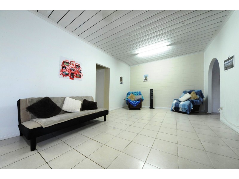4 Balaka St, Cannonvale QLD 4802
