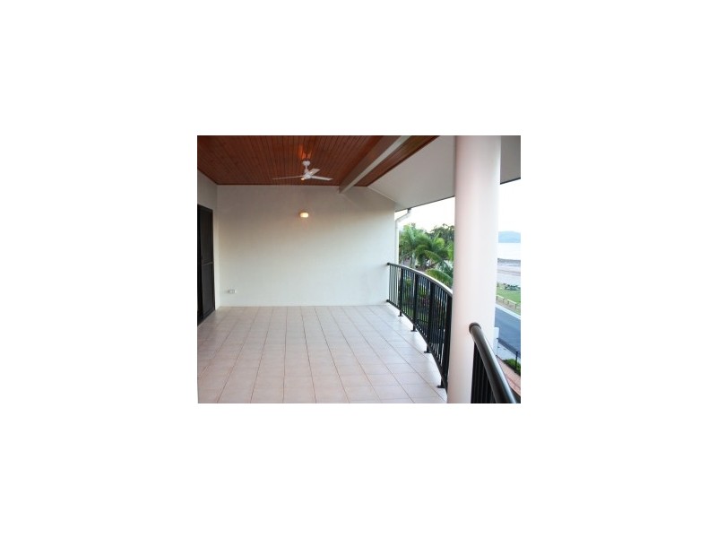 11/36 Coral Esplanade, Cannonvale QLD 4802