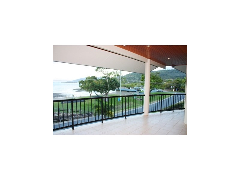 11/36 Coral Esplanade, Cannonvale QLD 4802