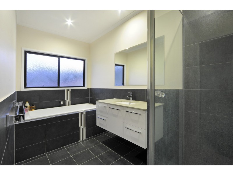 5 Scenic Ridge Drive, Cannonvale QLD 4802