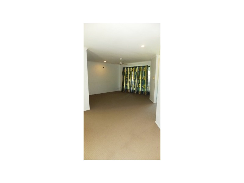 7 Hazelwood Cres, Cannonvale QLD 4802