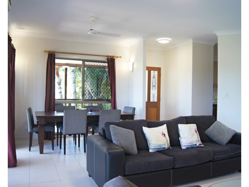 8 Wills Court, Cannonvale QLD 4802