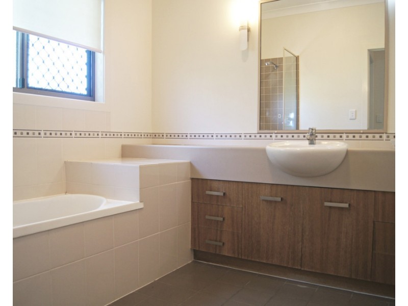 8 Wills Court, Cannonvale QLD 4802