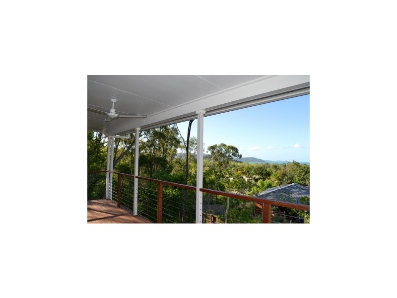 6/13 Yachtsman Pde, Cannonvale QLD 4802
