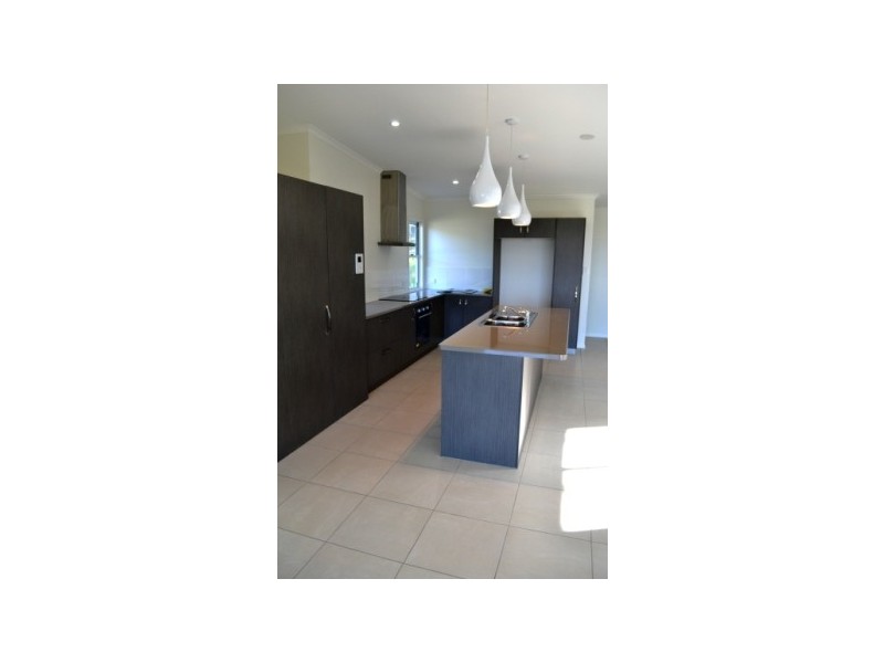6/13 Yachtsman Pde, Cannonvale QLD 4802