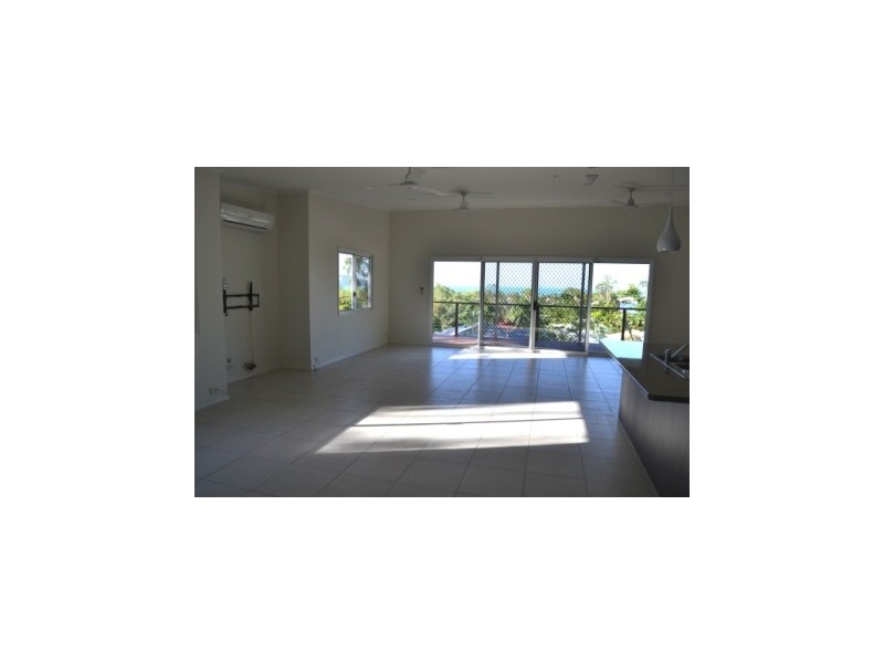 6/13 Yachtsman Pde, Cannonvale QLD 4802