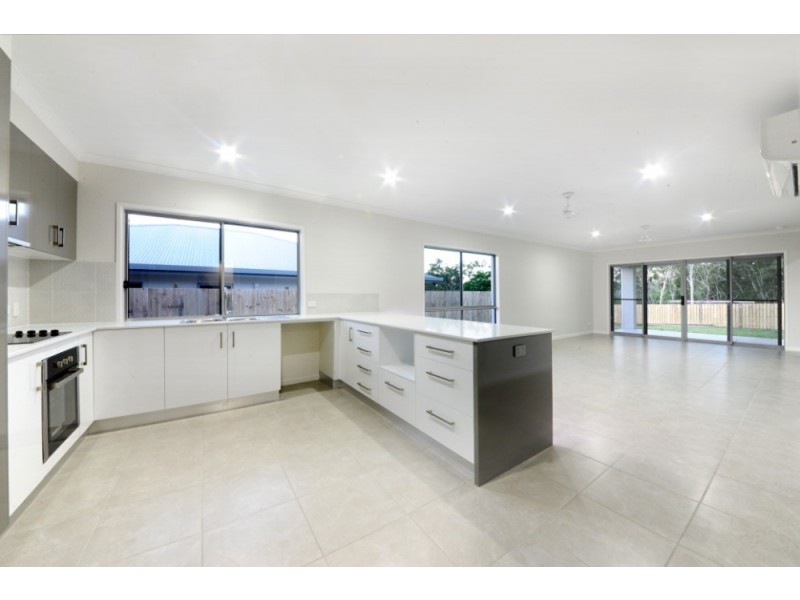 19 Twin Creek Court, Cannonvale QLD 4802