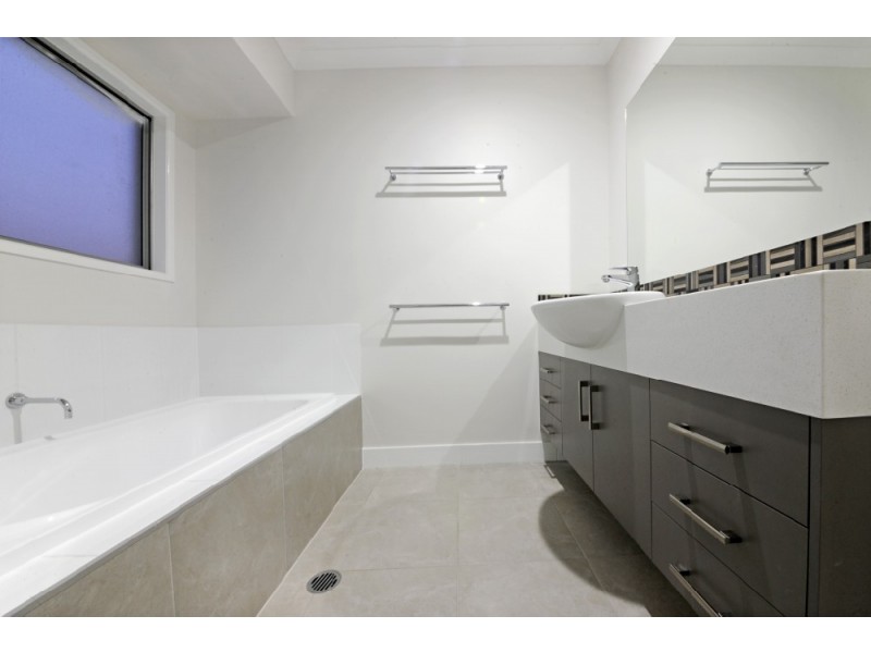 19 Twin Creek Court, Cannonvale QLD 4802