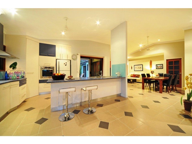 16 Links Dr, Cannonvale QLD 4802