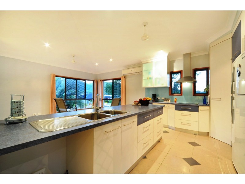 16 Links Dr, Cannonvale QLD 4802