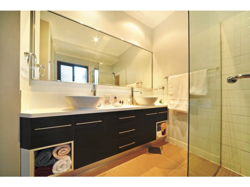 16 Links Dr, Cannonvale QLD 4802