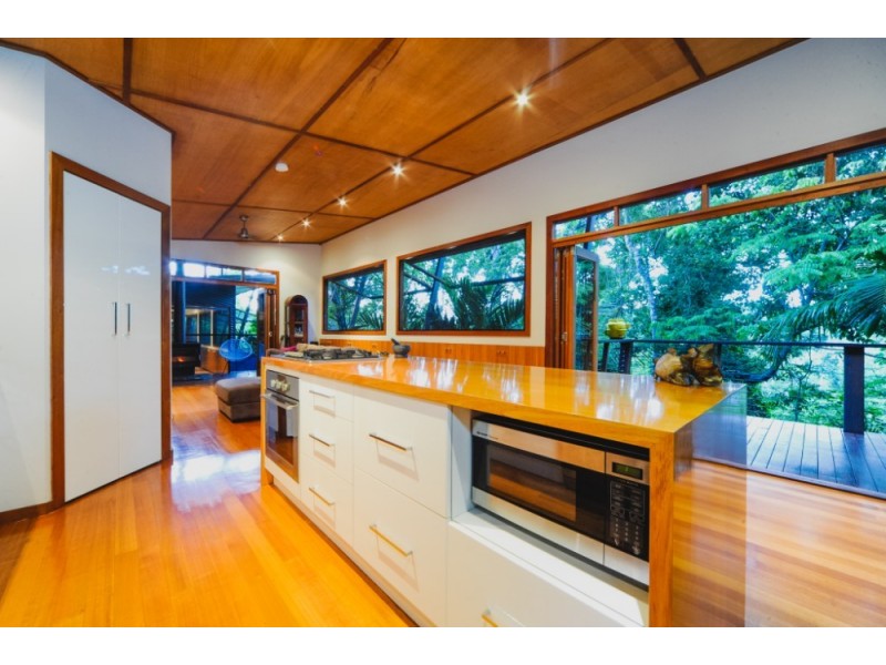 83 Parkland Drive, Cannonvale QLD 4802