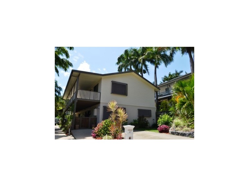 27 Manooka Drive, Cannonvale QLD 4802