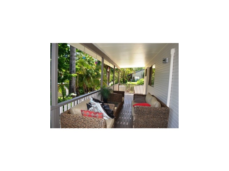 27 Manooka Drive, Cannonvale QLD 4802