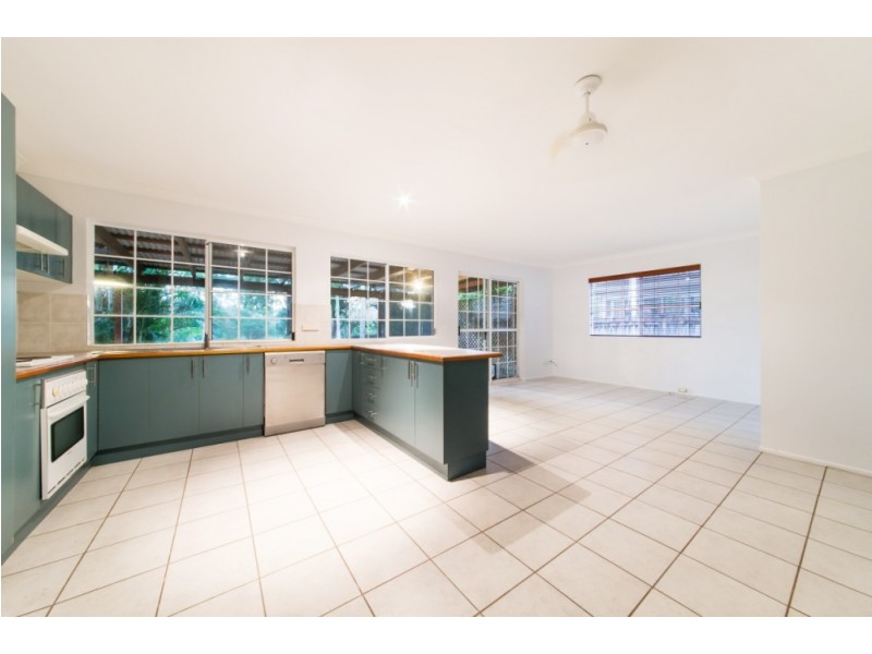 46 Valley Drive, Cannonvale QLD 4802